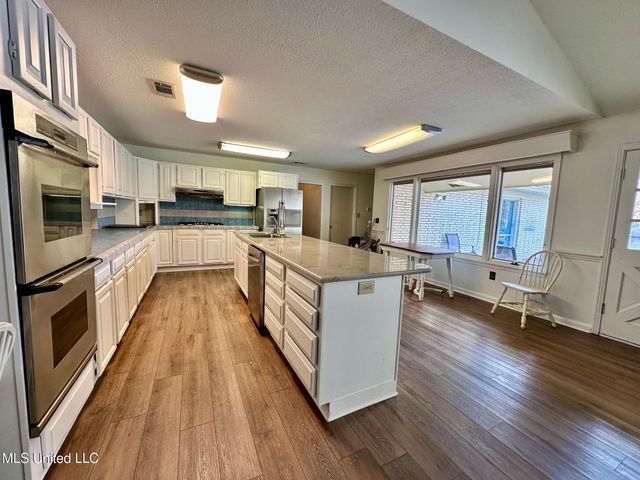 5018 Riverwood Circle, Jackson, MS 39211