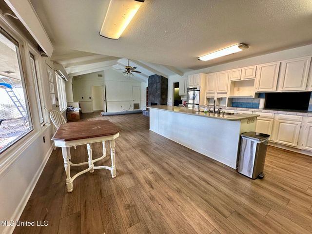 5018 Riverwood Circle, Jackson, MS 39211