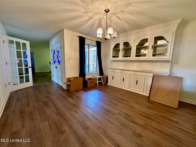 5018 Riverwood Circle, Jackson, MS 39211