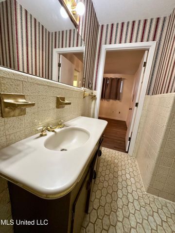 5018 Riverwood Circle, Jackson, MS 39211