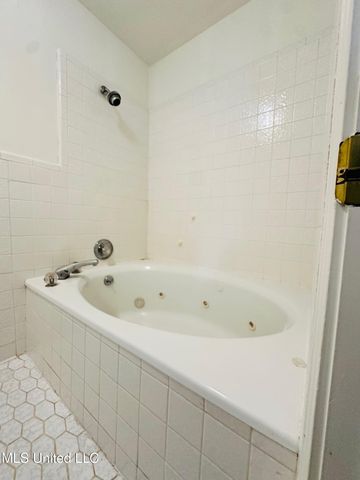 5018 Riverwood Circle, Jackson, MS 39211