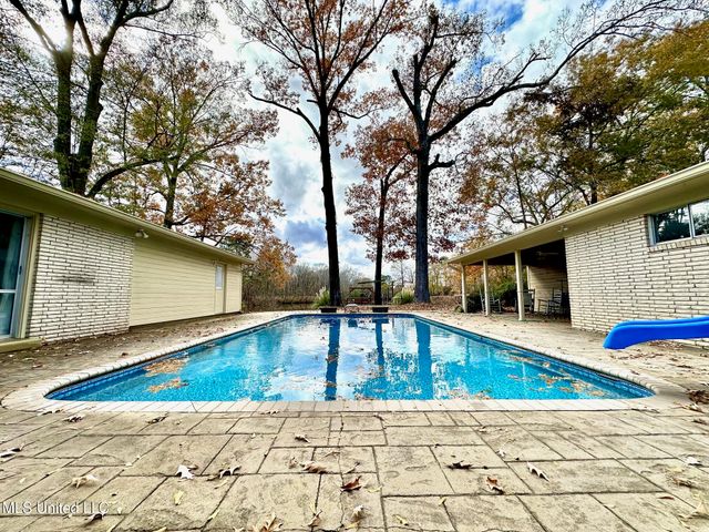 5018 Riverwood Circle, Jackson, MS 39211