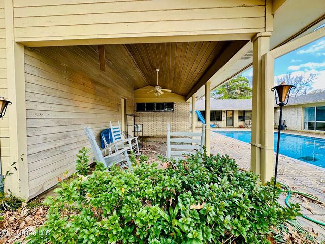 5018 Riverwood Circle, Jackson, MS 39211