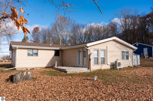 1053 Circle Drive, Lake Isabella, MI 48893