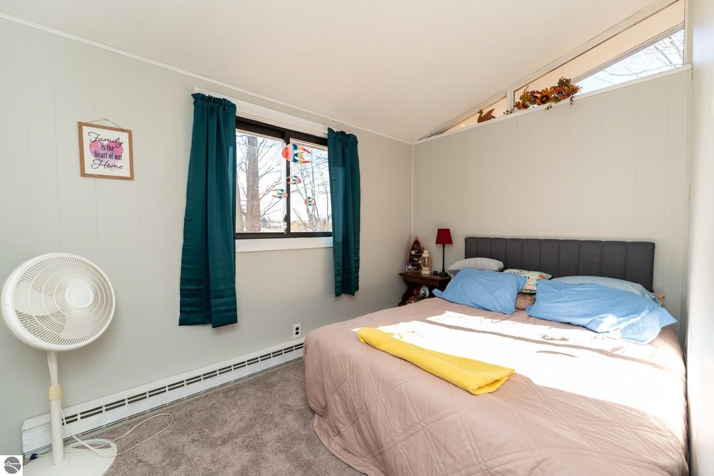 Image 21 of property listing at 1053 Circle Drive, Lake Isabella, MI 48893