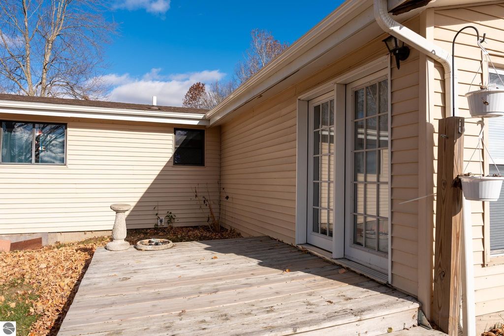 Image 25 of property listing at 1053 Circle Drive, Lake Isabella, MI 48893