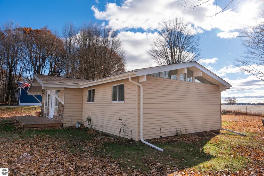 Image 26 of property listing at 1053 Circle Drive, Lake Isabella, MI 48893