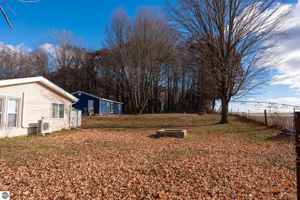 Image 27 of property listing at 1053 Circle Drive, Lake Isabella, MI 48893