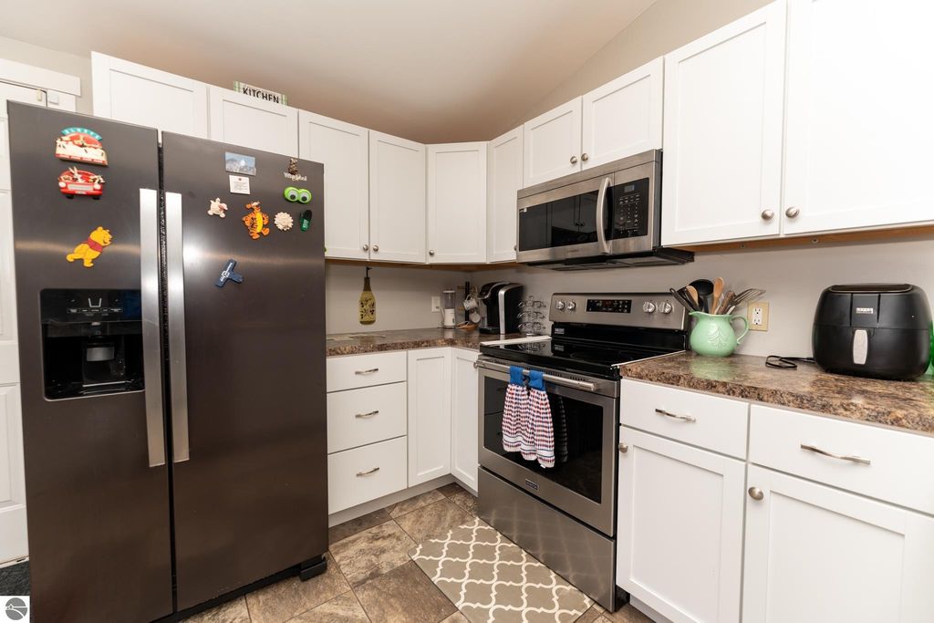 Image 7 of property listing at 1053 Circle Drive, Lake Isabella, MI 48893