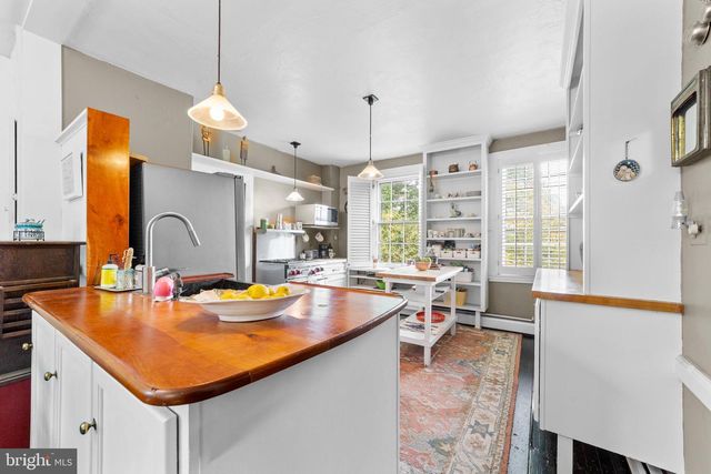 327 E STREET RD, Kennett Square, PA 19348