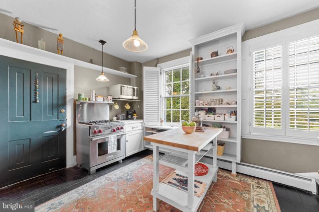 327 E STREET RD, Kennett Square, PA 19348