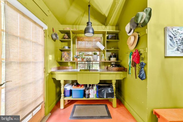 327 E STREET RD, Kennett Square, PA 19348