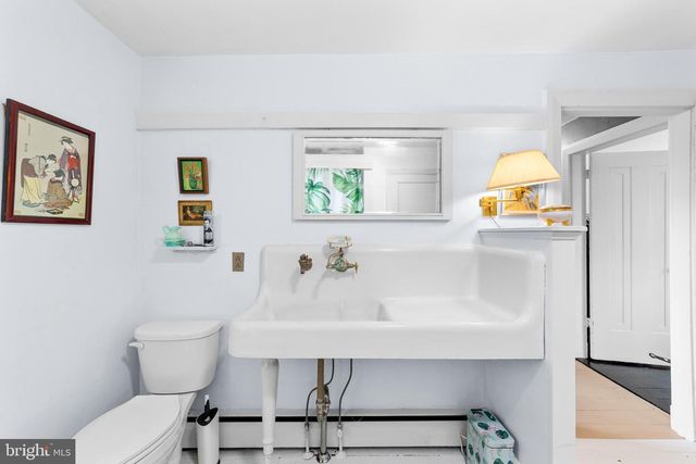 327 E STREET RD, Kennett Square, PA 19348