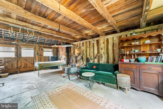 327 E STREET RD, Kennett Square, PA 19348