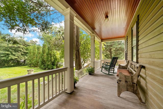 327 E STREET RD, Kennett Square, PA 19348