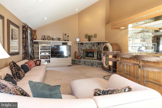 36 SUMMER PL, Huntingdon Valley, PA 19006