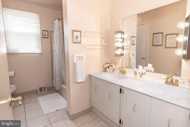 36 SUMMER PL, Huntingdon Valley, PA 19006