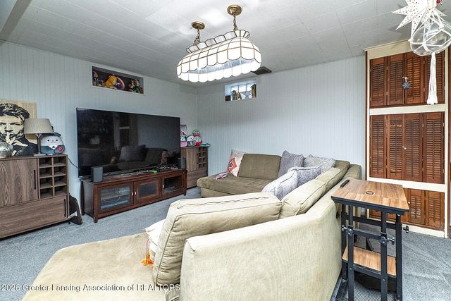 2617 Edgebrook Drive, Lansing, MI 48906