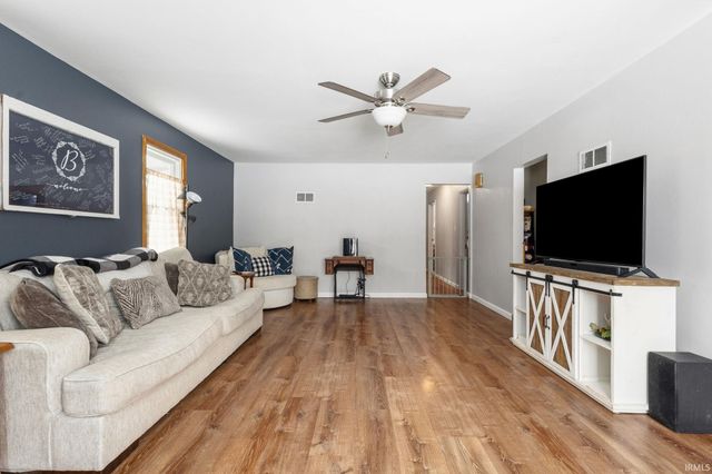 19520 Palisade Avenue, South Bend, IN 46637