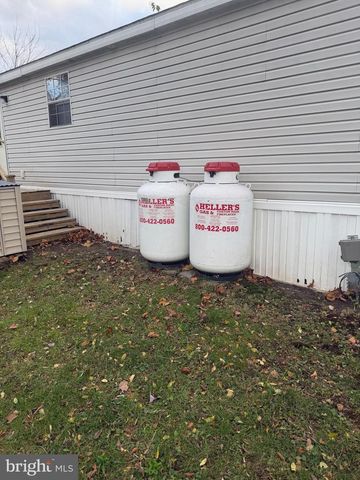 85 CHEROKEE DR, Windsor, PA 17366