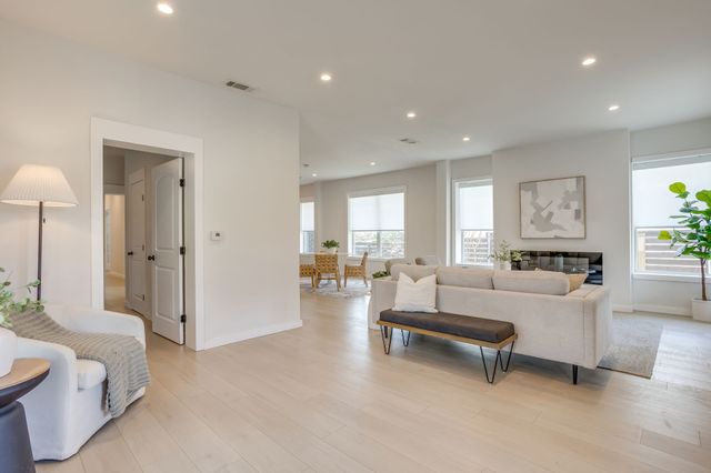 5614 Richmond Avenue, Dallas, TX 75206