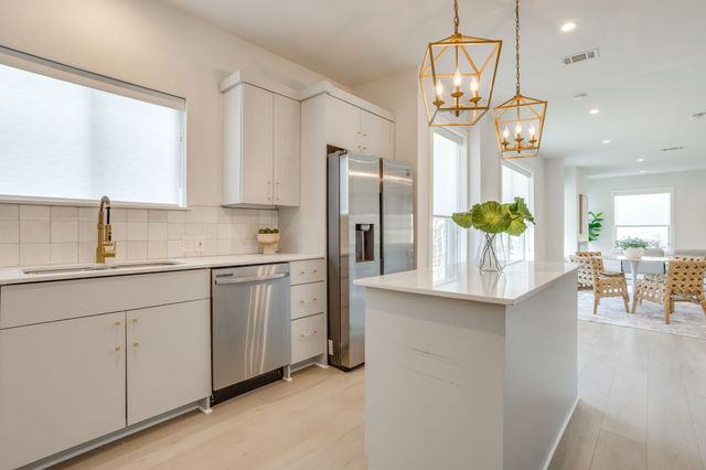 5614 Richmond Avenue, Dallas, TX 75206