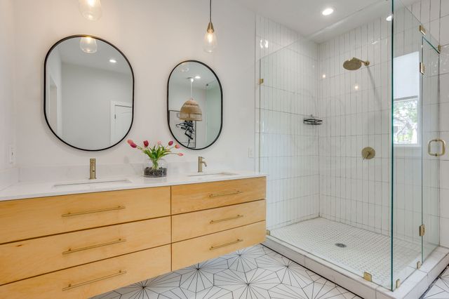 5614 Richmond Avenue, Dallas, TX 75206