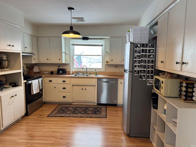 4304 N Oakwood Avenue, Muncie, IN 47404