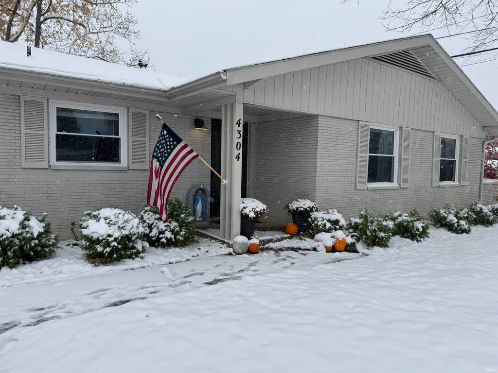 4304 N Oakwood Avenue, Muncie, IN 47404