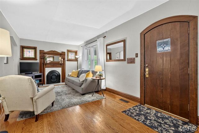 4074 Alma Avenue, St Louis, MO 63116
