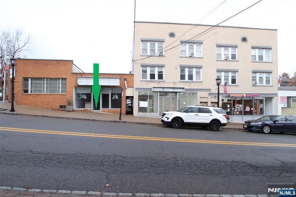 126-132 Hardenburgh Avenue 128 | Liquor St, Demarest, NJ 07627