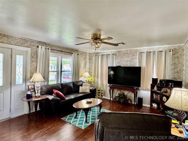 10 Ross Street, Pryor, OK 74361