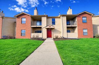 1955 N Hicks Road 105, Palatine, IL 60074