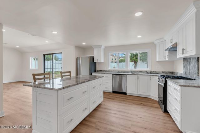 37 Swartzel Drive, Middletown, NJ 07748