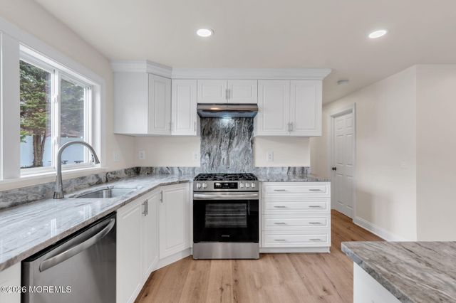 37 Swartzel Drive, Middletown, NJ 07748