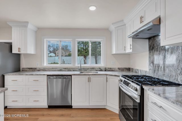 37 Swartzel Drive, Middletown, NJ 07748