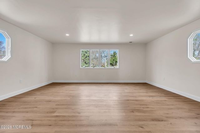 37 Swartzel Drive, Middletown, NJ 07748