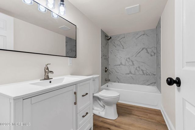 37 Swartzel Drive, Middletown, NJ 07748