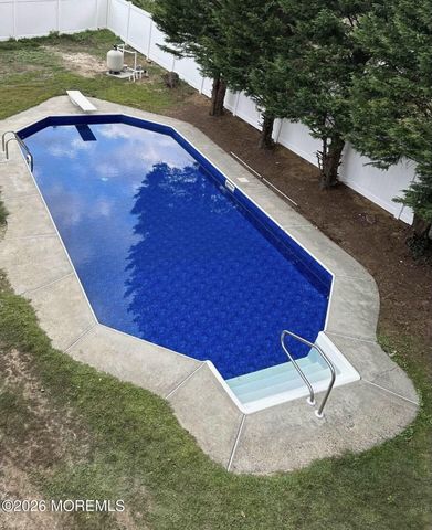 37 Swartzel Drive, Middletown, NJ 07748