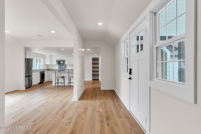 37 Swartzel Drive, Middletown, NJ 07748