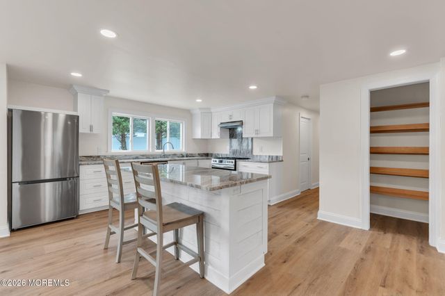 37 Swartzel Drive, Middletown, NJ 07748