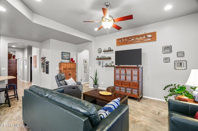 847 HOLLY PARK Avenue, Santa Teresa, NM 88008