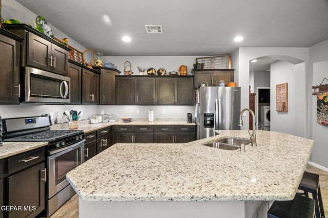 847 HOLLY PARK Avenue, Santa Teresa, NM 88008