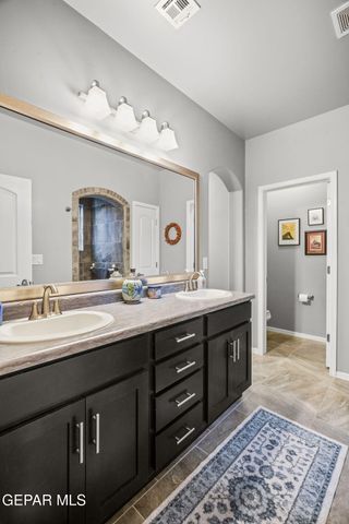 847 HOLLY PARK Avenue, Santa Teresa, NM 88008