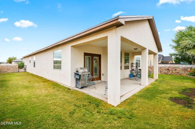 847 HOLLY PARK Avenue, Santa Teresa, NM 88008