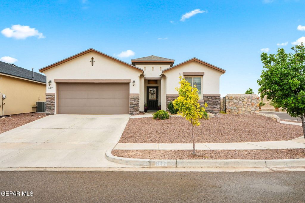 847 HOLLY PARK Avenue, Santa Teresa, NM 88008