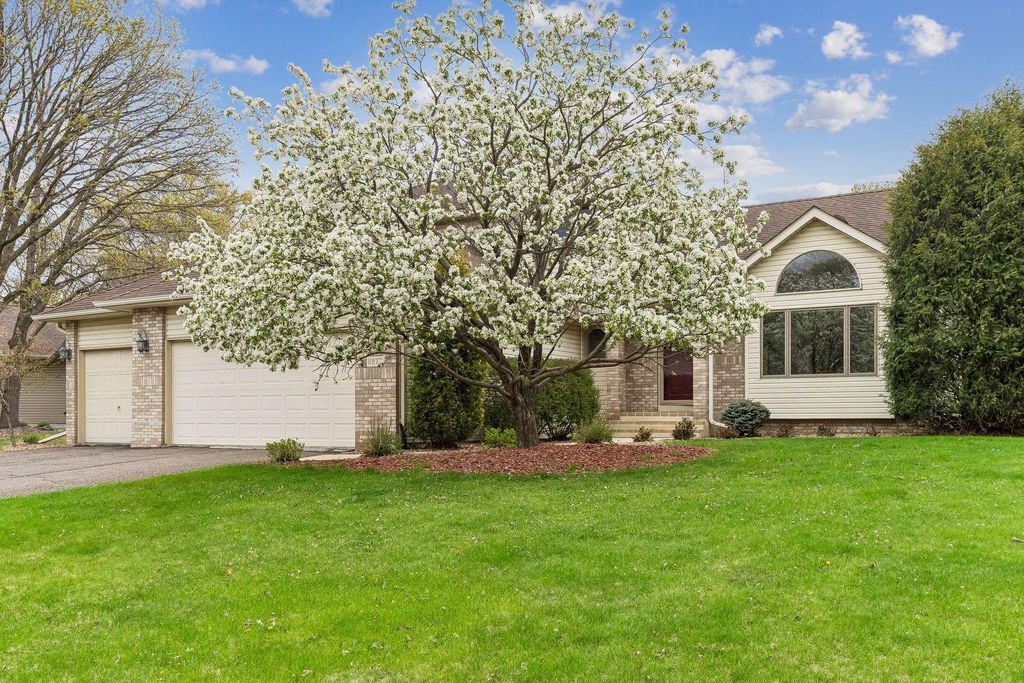 11877 Cottonwood Street NW, Coon Rapids, MN 55448