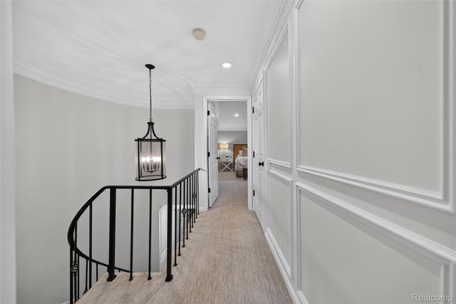 1262 Woodcrest Circle, Bloomfield Hills, MI 48304
