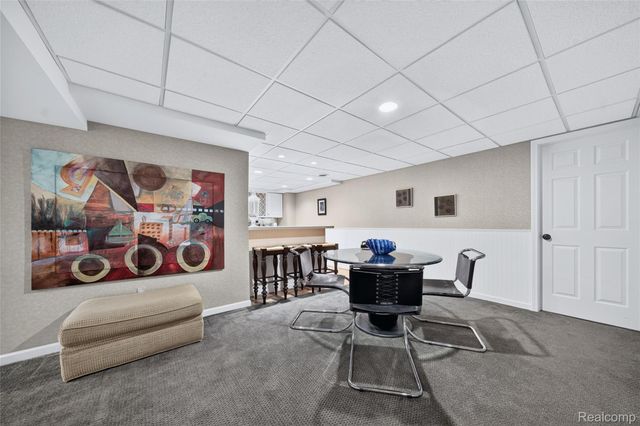 1262 Woodcrest Circle, Bloomfield Hills, MI 48304