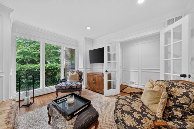 1262 Woodcrest Circle, Bloomfield Hills, MI 48304